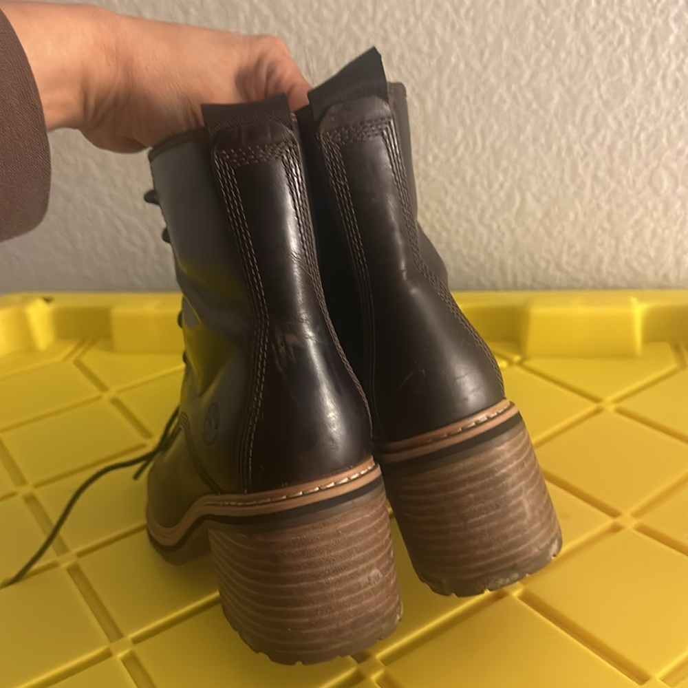 Pre loved Timber booties - Picture 2 of 4